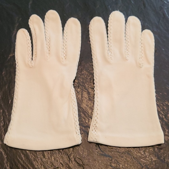 Short White Gloves with Mesh Sides Vintage - Picture 4 of 8